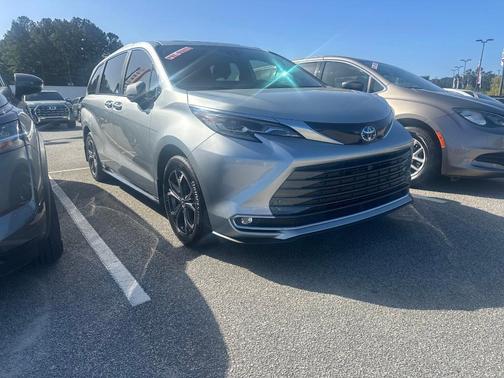 2025 Toyota Sienna Platinum 7 Passenger