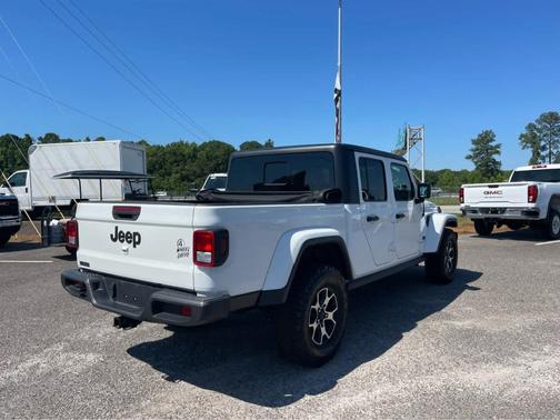 Bright White Clearcoat 2022 Jeep Gladiator Sport
