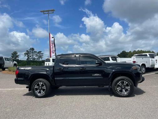Midnight Black Metallic 2018 Toyota Tacoma TRD Sport