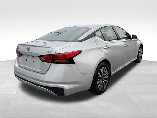 Brilliant Silver Metallic 2024 Nissan Altima 2.5 SV