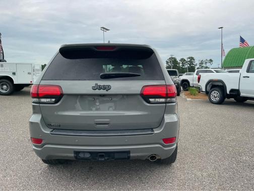 Sting Gray Clearcoat 2022 Jeep Grand Cherokee WK Laredo