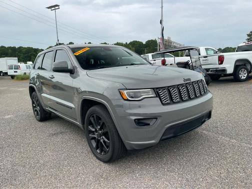 Sting Gray Clearcoat 2022 Jeep Grand Cherokee WK Laredo