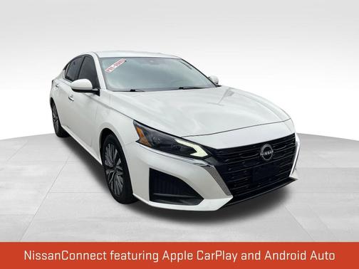 White 2023 Nissan Altima 2.5 SV