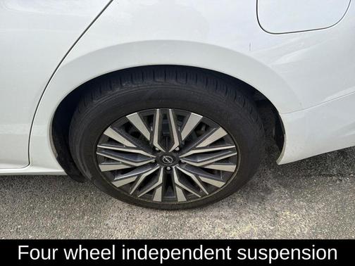 White 2023 Nissan Altima 2.5 SV