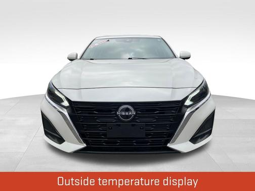 White 2023 Nissan Altima 2.5 SV
