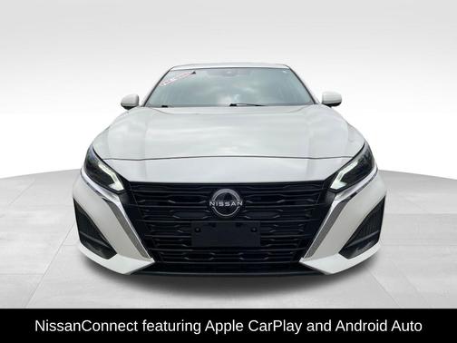 White 2023 Nissan Altima 2.5 SV