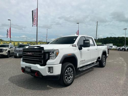 Summit White 2022 GMC Sierra 2500 AT4
