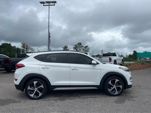Dazzling White 2017 Hyundai TUCSON Value