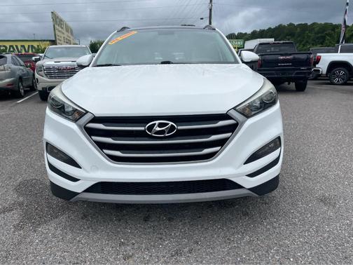 Dazzling White 2017 Hyundai TUCSON Value