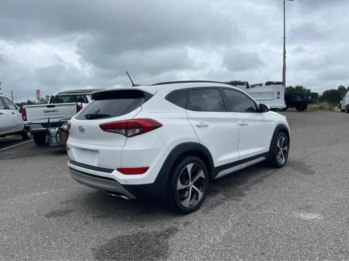 Dazzling White 2017 Hyundai TUCSON Value