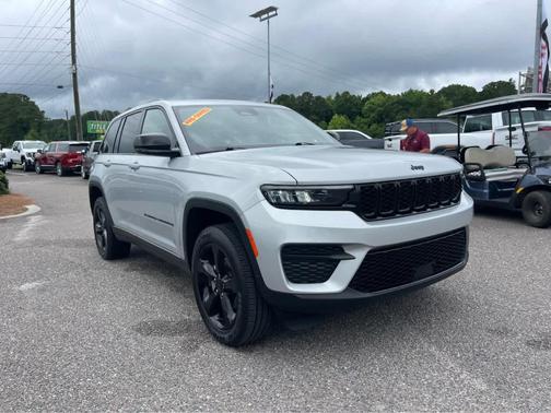 Silver Zynith 2023 Jeep Grand Cherokee Altitude