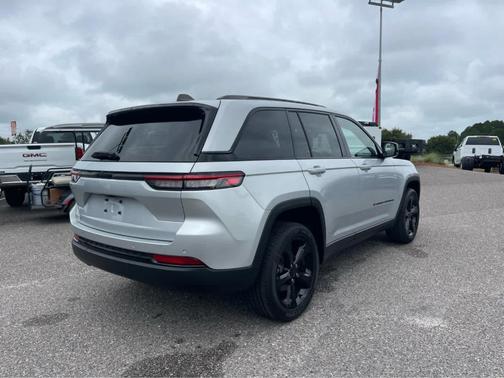 Silver Zynith 2023 Jeep Grand Cherokee Altitude