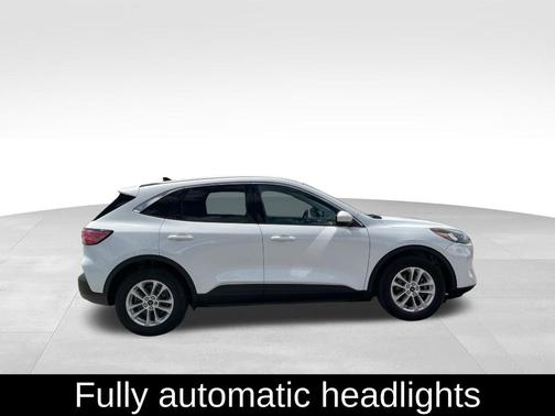 Oxford White 2020 Ford Escape SE