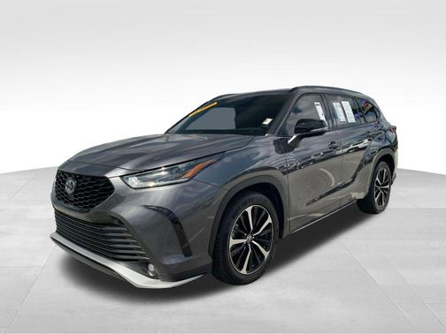 Magnetic Gray Metallic 2021 Toyota Highlander XSE