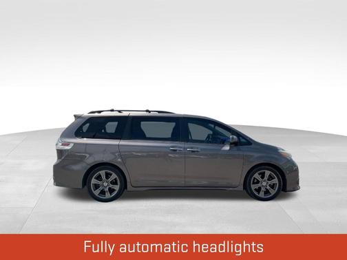 Predawn Gray Mica 2017 Toyota Sienna SE Premium