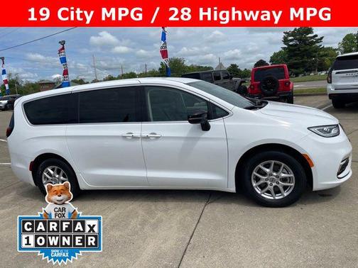 Bright White Clearcoat 2024 Chrysler Pacifica Touring L