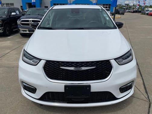 Bright White Clearcoat 2024 Chrysler Pacifica Touring L