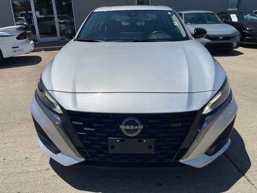 Brilliant Silver Metallic 2024 Nissan Altima SR FWD