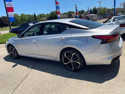 Brilliant Silver Metallic 2024 Nissan Altima SR FWD