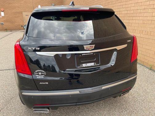 Stellar Black Metallic 2019 Cadillac XT5 Luxury