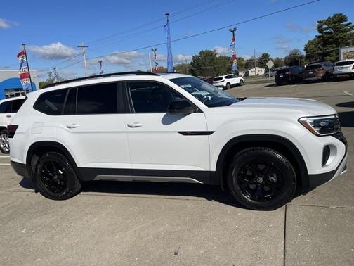 2024 Volkswagen Atlas 2.0T SEL