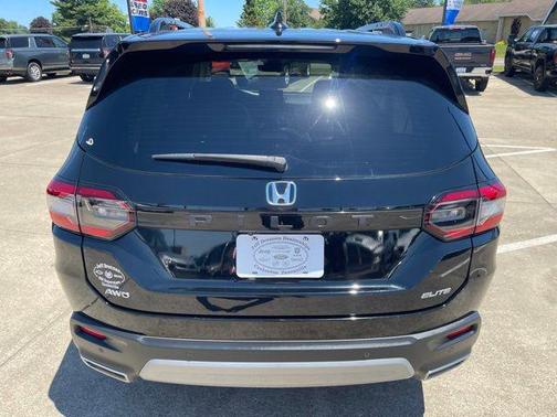 Crystal Black Pearl 2023 Honda Pilot AWD Elite