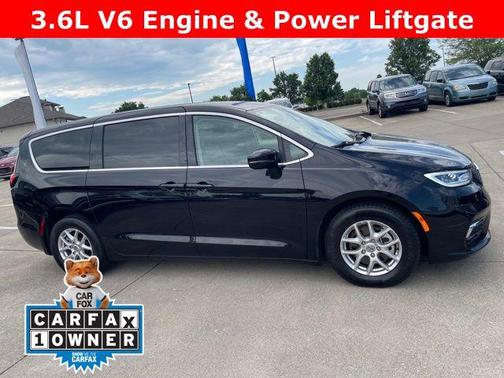 Diamond Black Crystal Pearlcoat 2024 Chrysler Pacifica Touring L