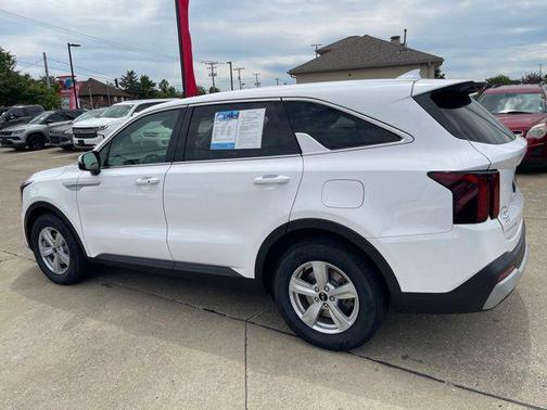 Glacial White Pearl 2024 Kia Sorento LX