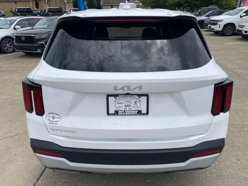 Glacial White Pearl 2024 Kia Sorento LX