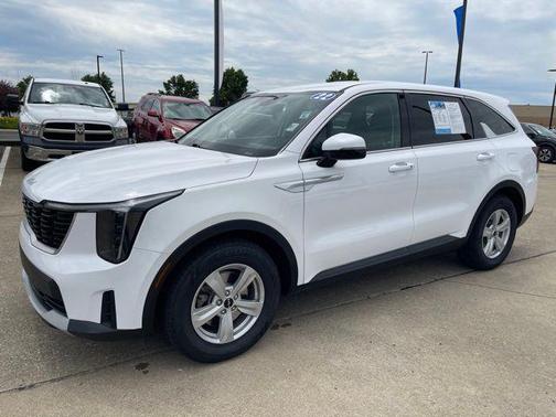 Glacial White Pearl 2024 Kia Sorento LX