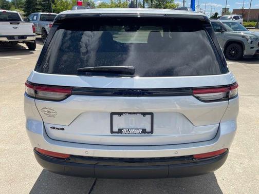 Silver Zynith 2025 Jeep Grand Cherokee Altitude