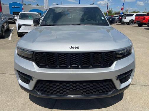 Silver Zynith 2025 Jeep Grand Cherokee Altitude