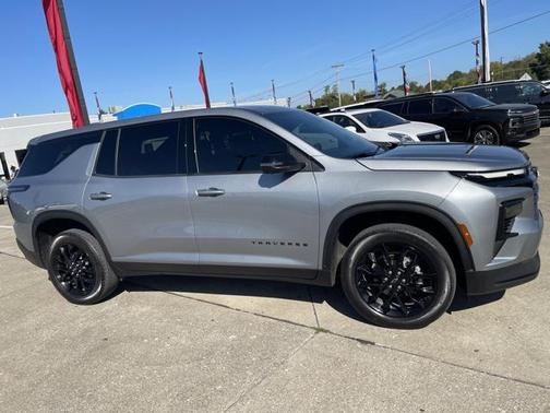 2024 Chevrolet Traverse LS