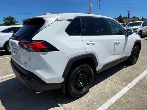 Ice Cap 2023 Toyota RAV4 LE