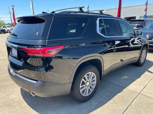 Mosaic Black Metallic 2023 Chevrolet Traverse LT Cloth