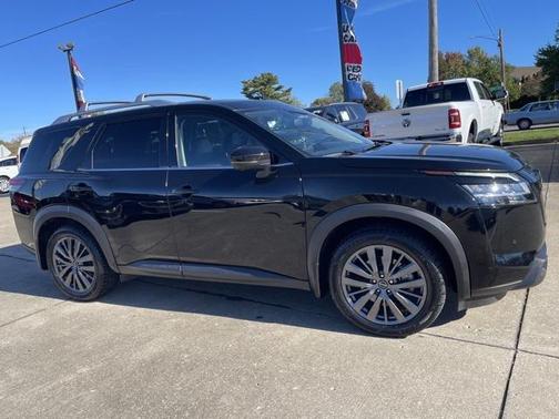 2022 Nissan Pathfinder SL 4WD