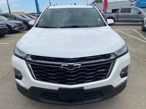 Iridescent Pearl Tricoat 2023 Chevrolet Traverse RS