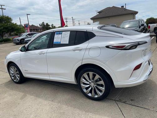 White Frost Tricoat 2025 Buick Envista Avenir FWD