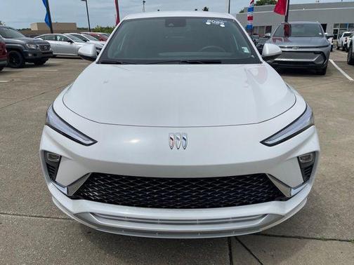 White Frost Tricoat 2025 Buick Envista Avenir FWD