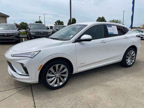 White Frost Tricoat 2025 Buick Envista Avenir FWD