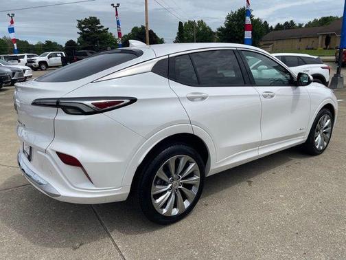 White Frost Tricoat 2025 Buick Envista Avenir FWD