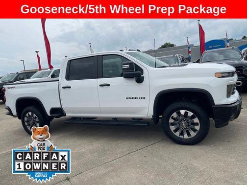 Summit White 2024 Chevrolet Silverado 2500 Custom