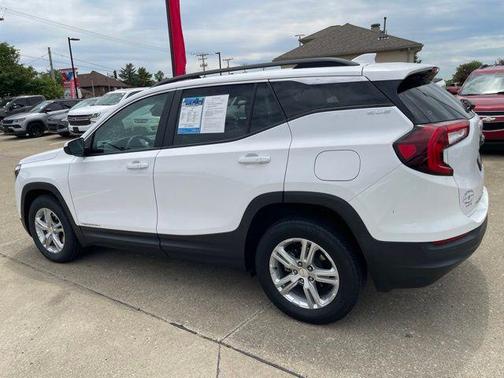 Summit White 2022 GMC Terrain SLE