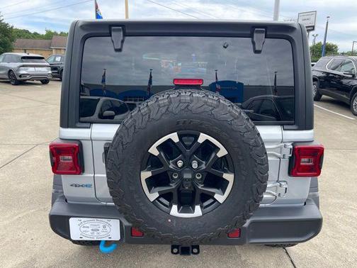 Silver Zynith Clearcoat 2024 Jeep Wrangler 4xe Rubicon