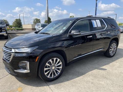 Mosaic Black Metallic 2023 Chevrolet Traverse Premier