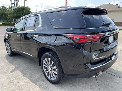 Mosaic Black Metallic 2023 Chevrolet Traverse Premier