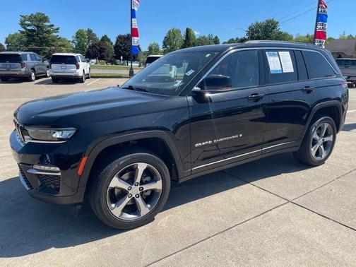 Diamond Black Crystal Pearlcoat 2023 Jeep Grand Cherokee Limited