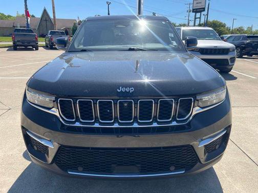 Diamond Black Crystal Pearlcoat 2023 Jeep Grand Cherokee Limited
