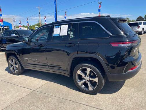 Diamond Black Crystal Pearlcoat 2023 Jeep Grand Cherokee Limited