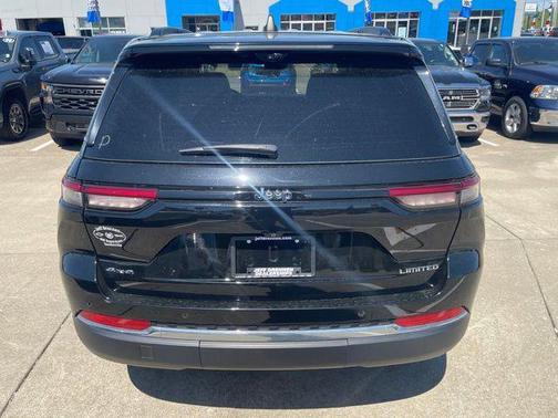 Diamond Black Crystal Pearlcoat 2023 Jeep Grand Cherokee Limited